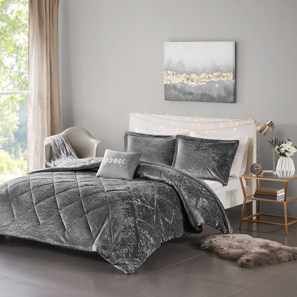 King/Cal King Velvet Comforter Set with Throw Pillow Media 1