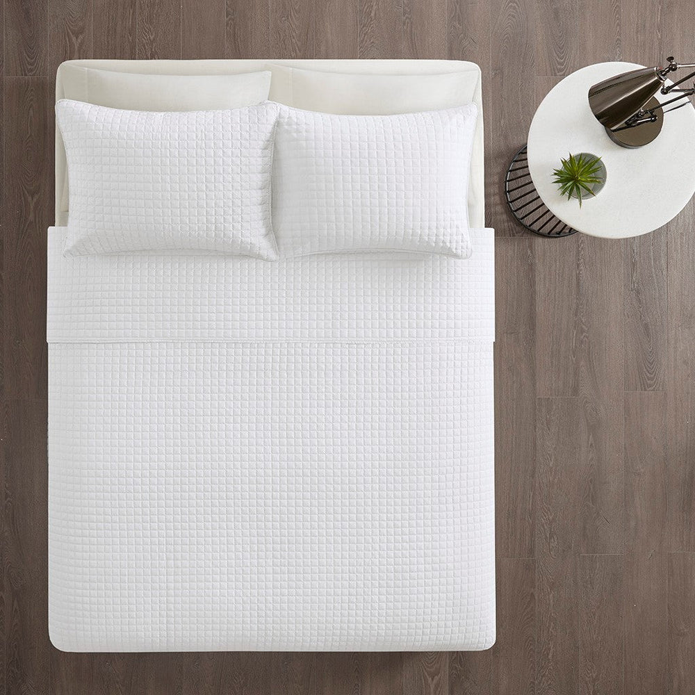 3 Piece Reversible Quilt Set White Full/Queen Media 2