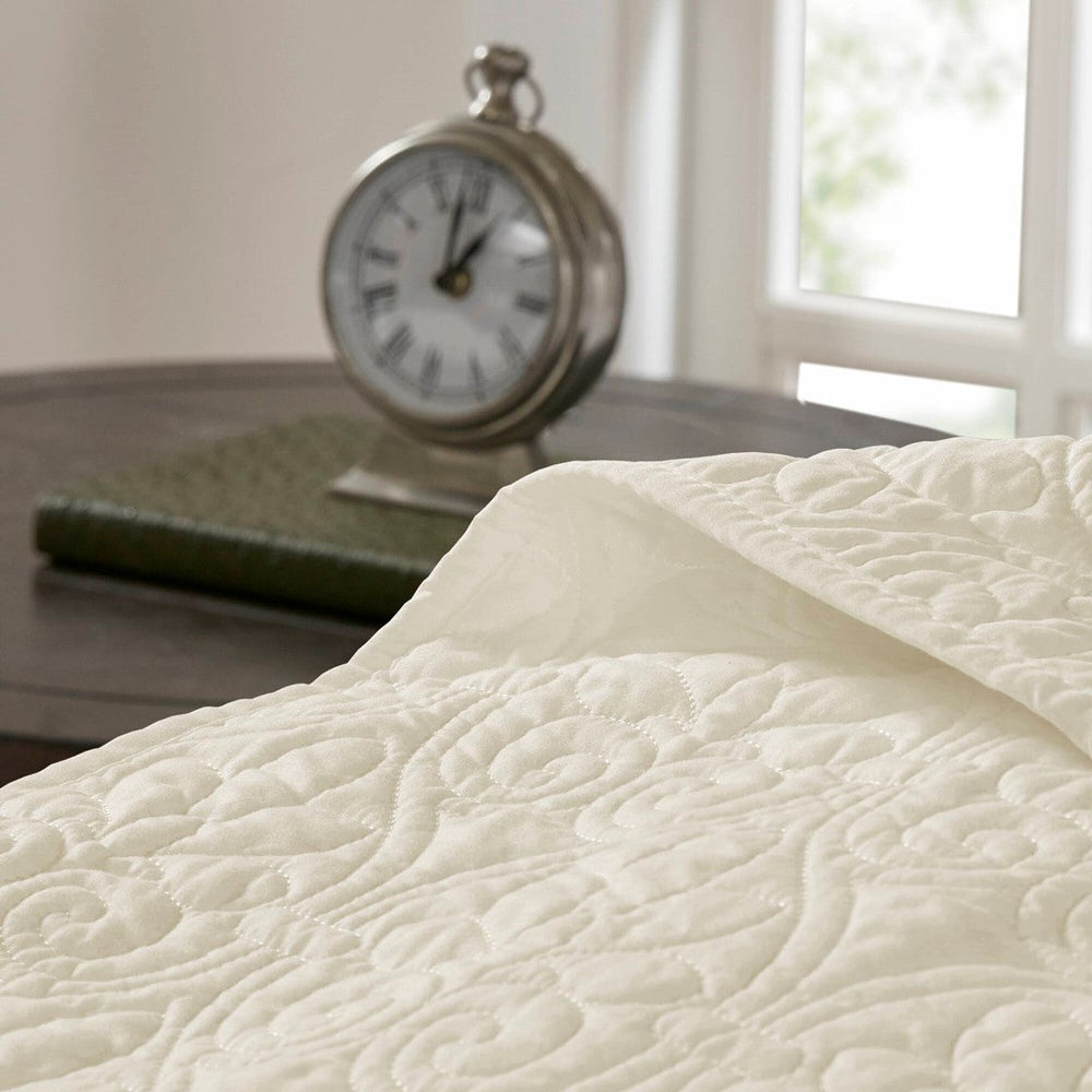 Reversible Quilt Set Cream Twin/Twin XL Media 4