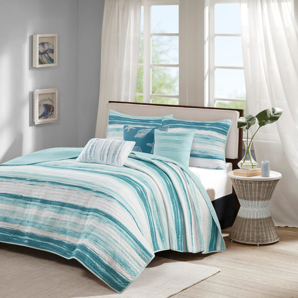 6 Piece Printed Quilt Set with Throw Pillows Aqua King/Cal King Media 1
