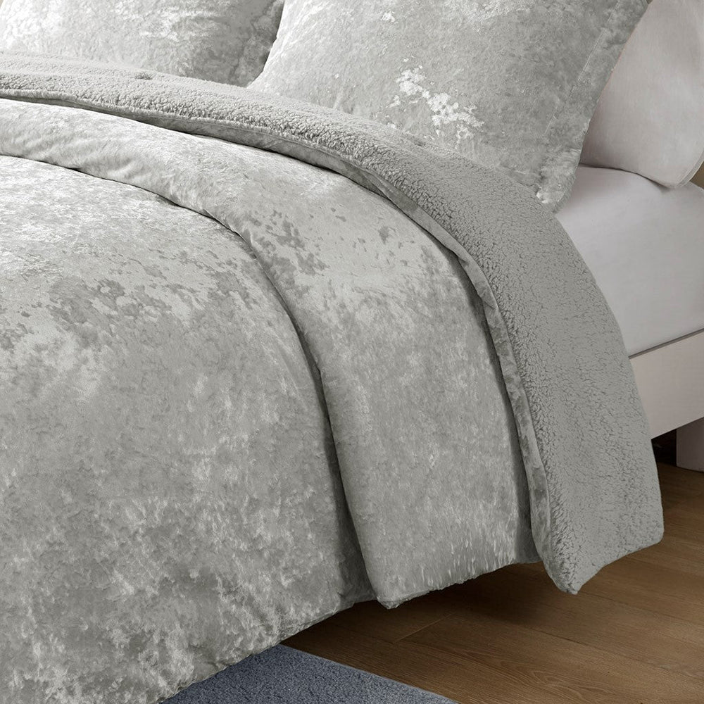 King/Cal King Crushed Velvet Sherpa Reversible Comforter Set Media 4