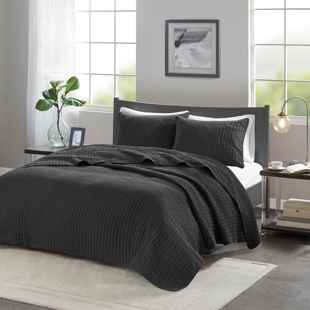 3 Piece Quilt Set Black Full/Queen Media 1