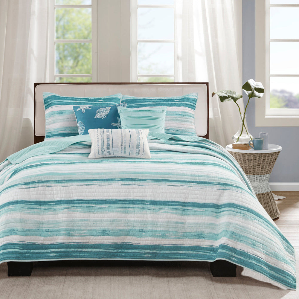 6 Piece Printed Quilt Set with Throw Pillows Aqua King/Cal King Media 11