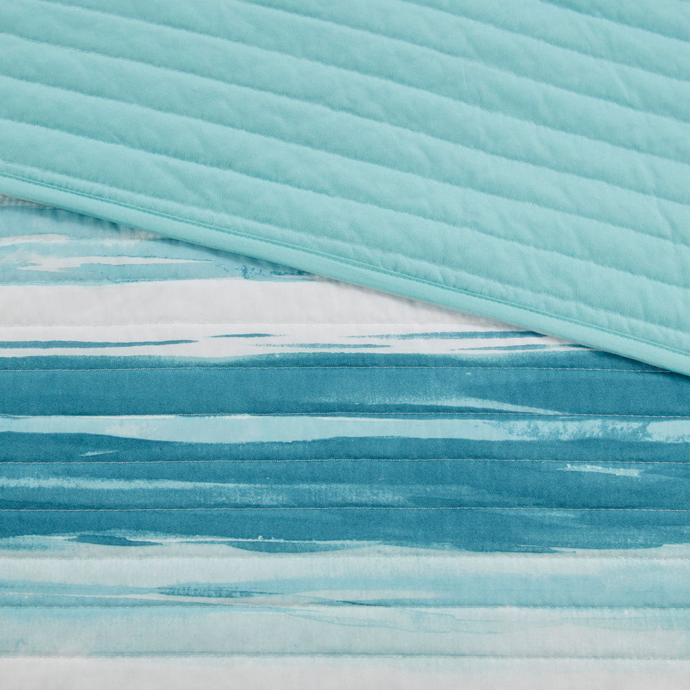 6 Piece Printed Quilt Set with Throw Pillows Aqua King/Cal King Media 8