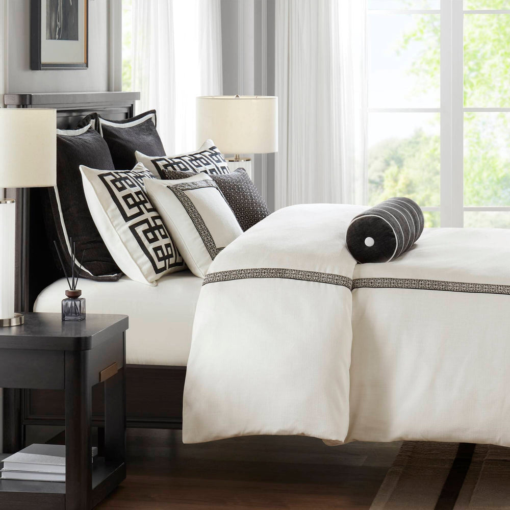 8 PCS Queen Embroidery Oversized Duvet Style Comforter Set Black/White Media 18