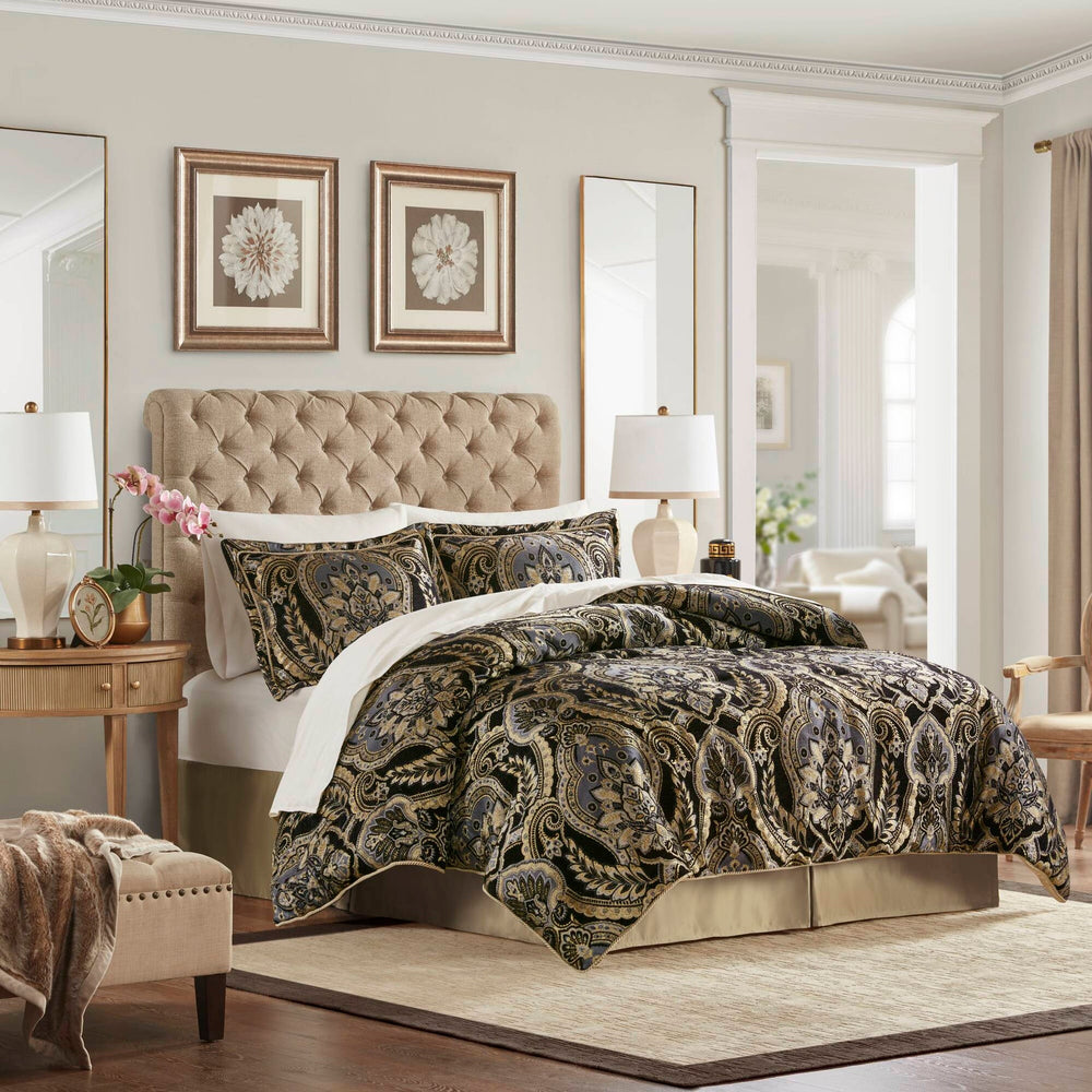4 PCS Cal King Comforter Set Media 1