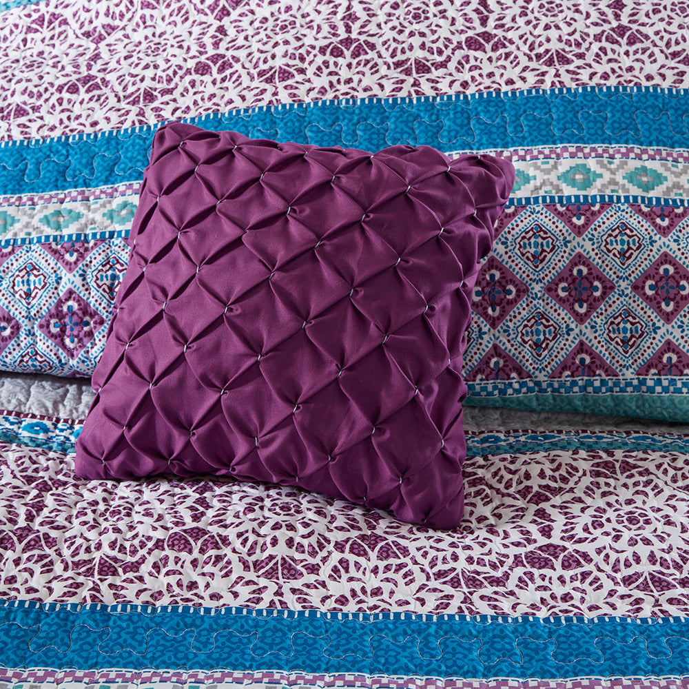 Full/Queen Reversible Quilt Set with Throw Pillows Media 2