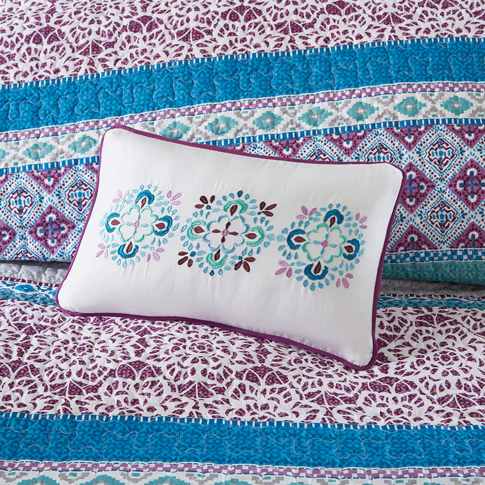 Full/Queen Reversible Quilt Set with Throw Pillows Media 6