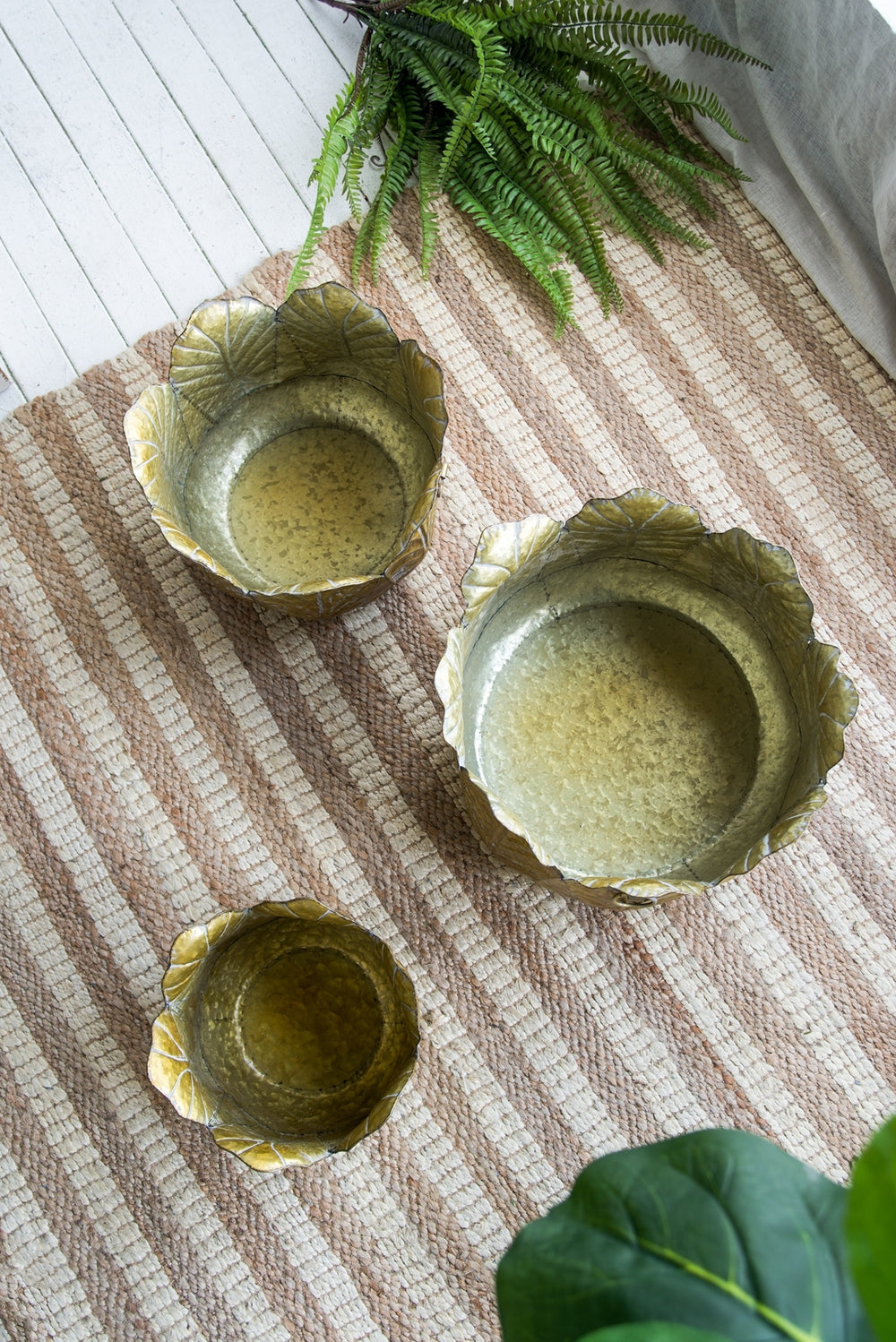 Set of 3 Metal Planter Distressed, L:17.7x17.7x11' M:15x15x10.2' S:11.5x11.5x10' Media 6