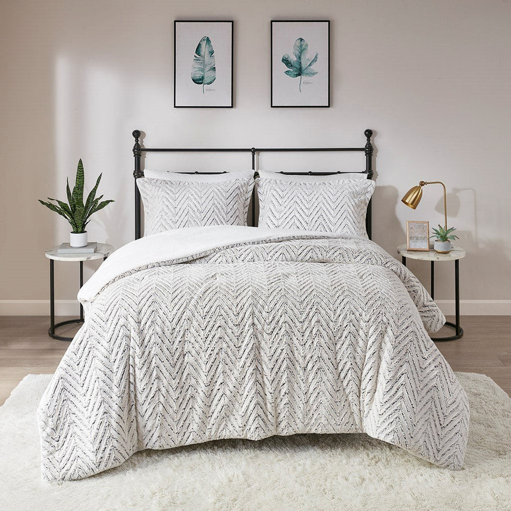Full/Queen Ultra Plush Down Alternative Comforter Set Media 2