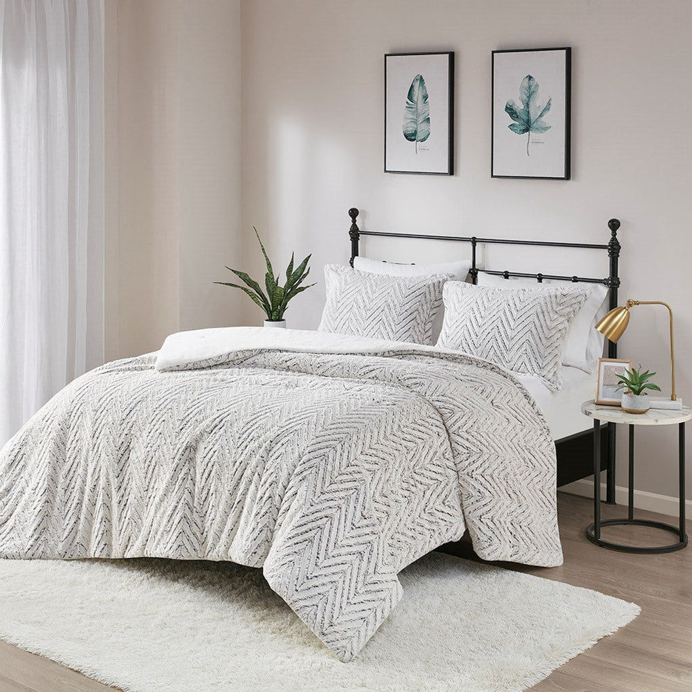 Twin/Twin XL Ultra Plush Down Alternative Comforter Set Media 1