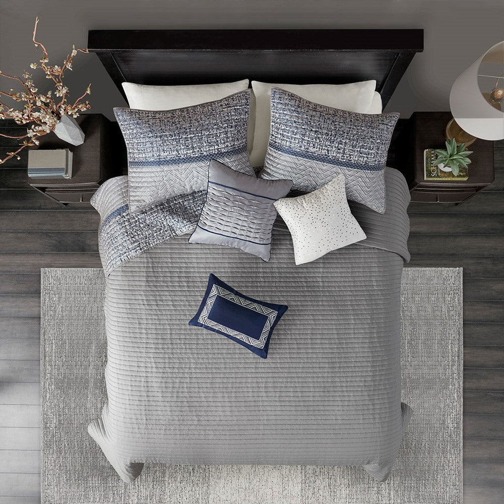 6 Piece Reversible Jacquard Quilt Set with Throw Pillows Navy King/Cal King Media 7