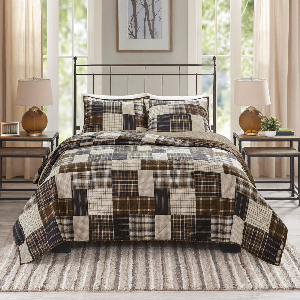 3 Piece Reversible Printed Quilt Set Black/Brown King/Cal King Media 2