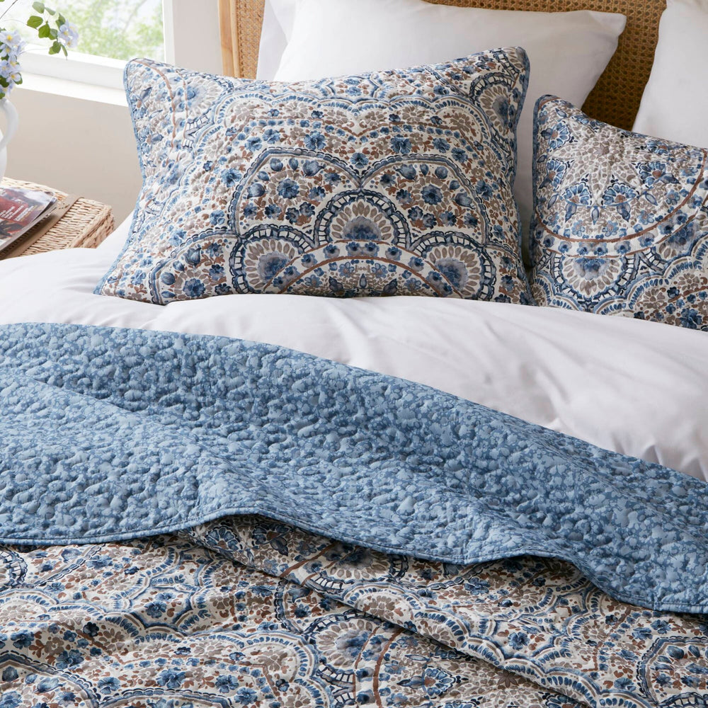 3-Piece Full/Queen Boho Floral Reversible Quilt Media 20