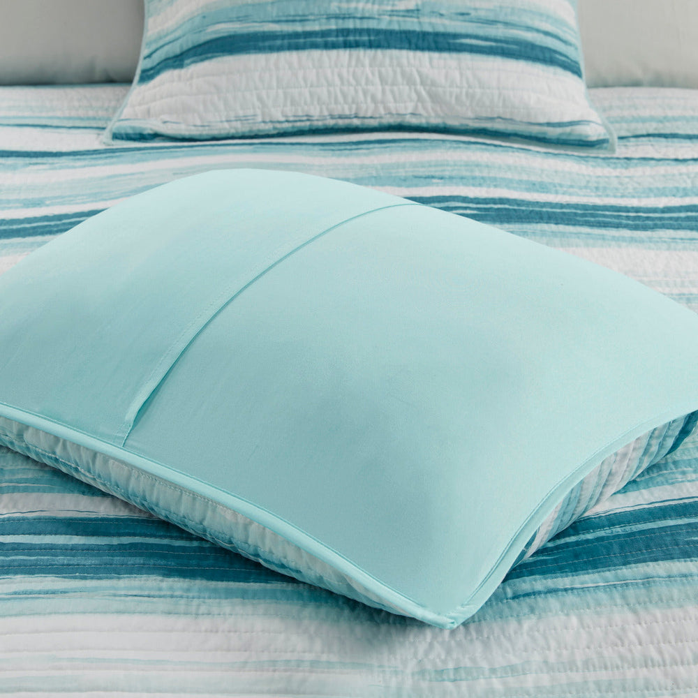 6 Piece Printed Quilt Set with Throw Pillows Aqua Full/Queen Media 8