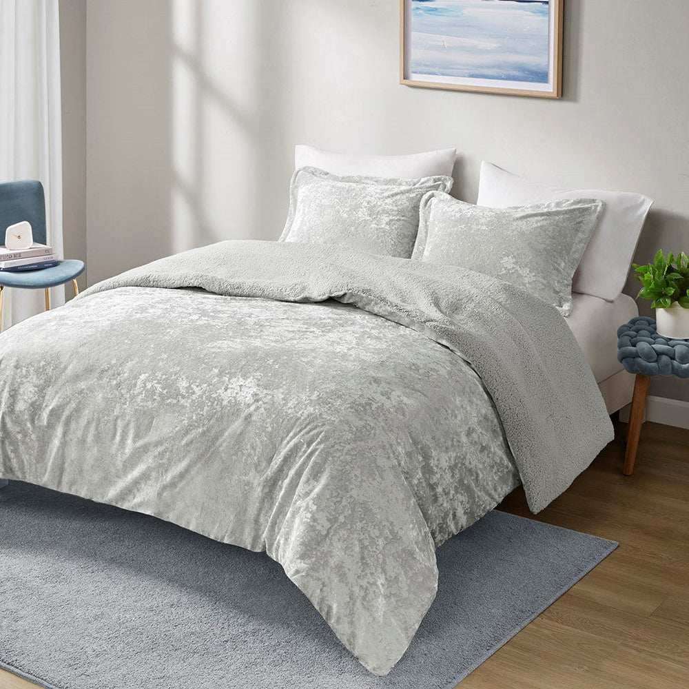 King/Cal King Crushed Velvet Sherpa Reversible Comforter Set Media 1