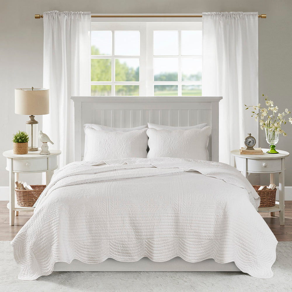 3 Piece Reversible Scalloped Edge Quilt Set White King/Cal King Media 4