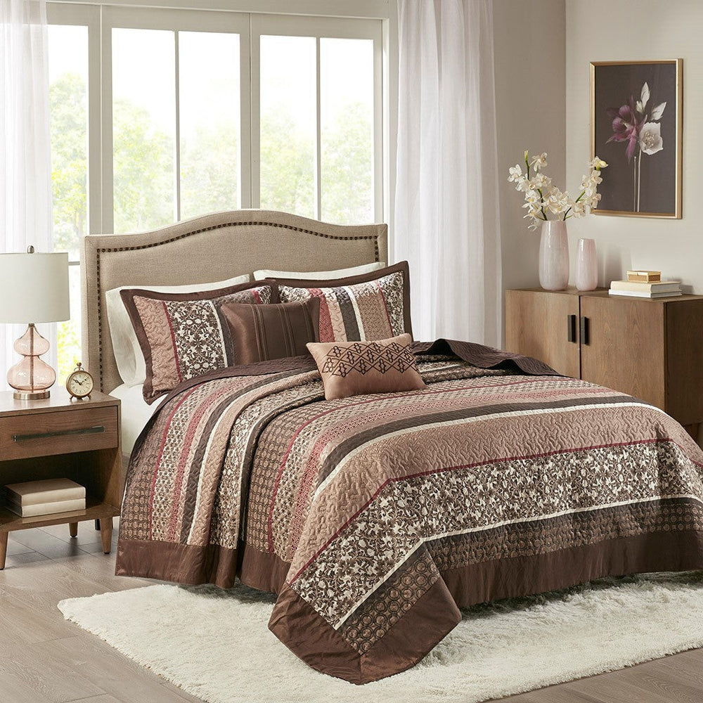 5 Piece Jacquard Quilt Set with Throw Pillows Red King/Cal King Media 1