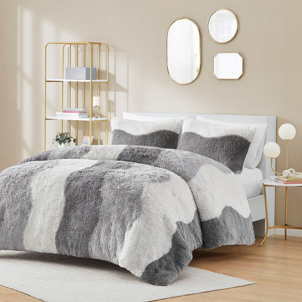 Twin/Twin XL Ombre Shaggy Faux Fur Comforter Set Media 1