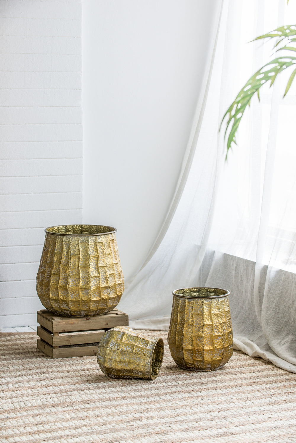 Set of 3 Metal Planter Distressed, L:12x12x14' M:9x9x11.5' S:6.3x6.3x8.7' Media 11