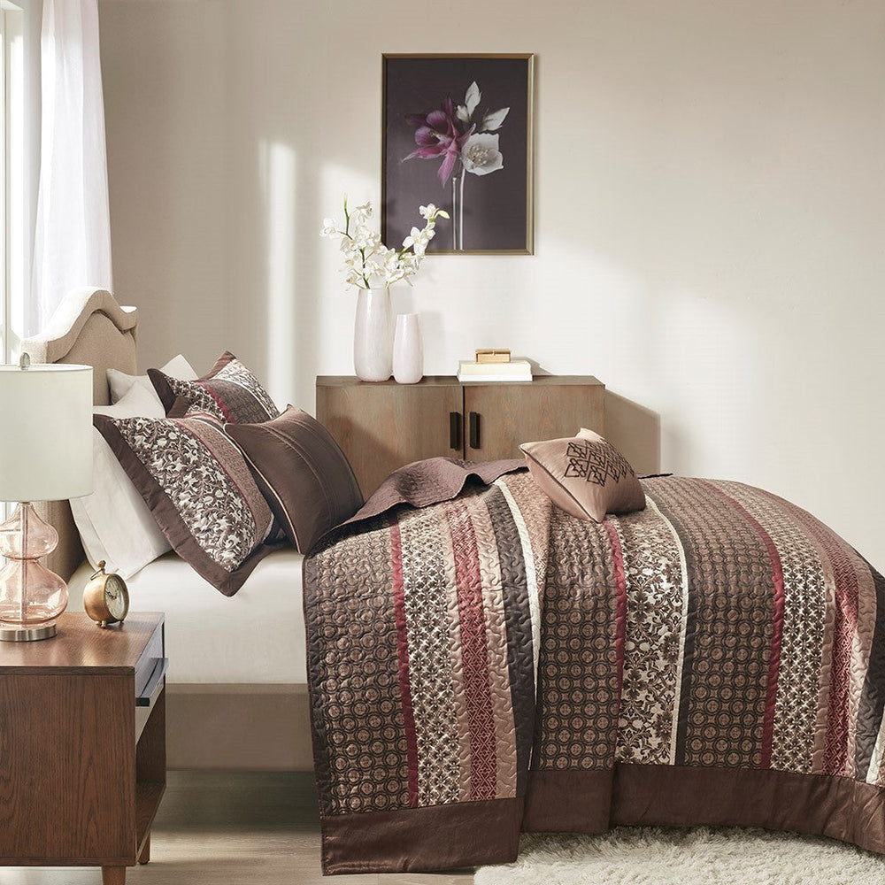 5 Piece Jacquard Quilt Set with Throw Pillows Red King/Cal King Media 8