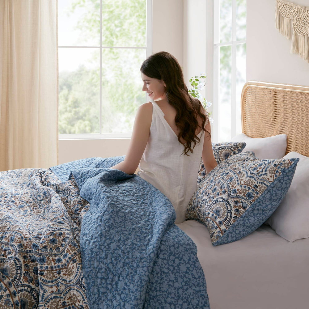 3-Piece Full/Queen Boho Floral Reversible Quilt Media 21
