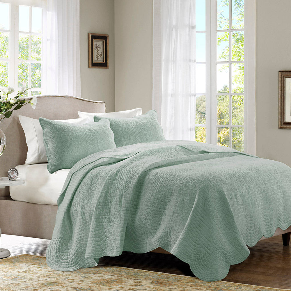 3 Piece Reversible Scalloped Edge Quilt Set Seafoam King/Cal King Media 2