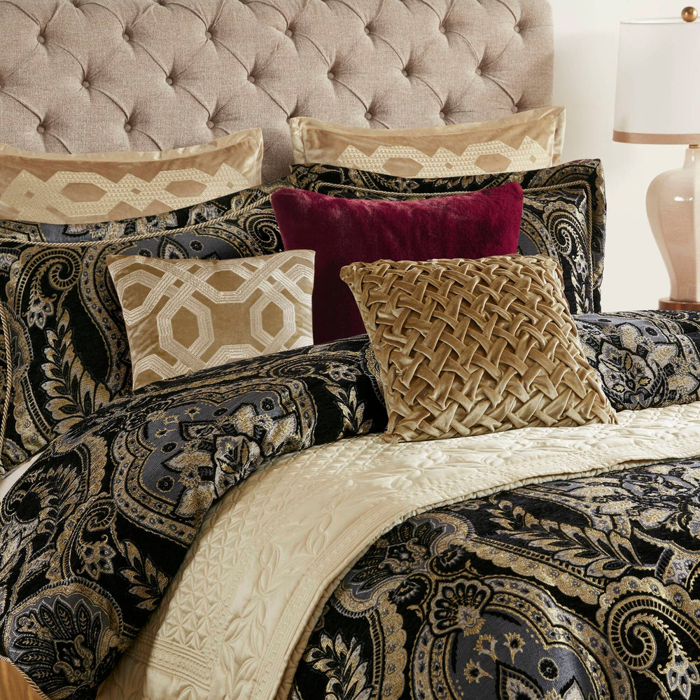 4 PCS Cal King Comforter Set Media 8