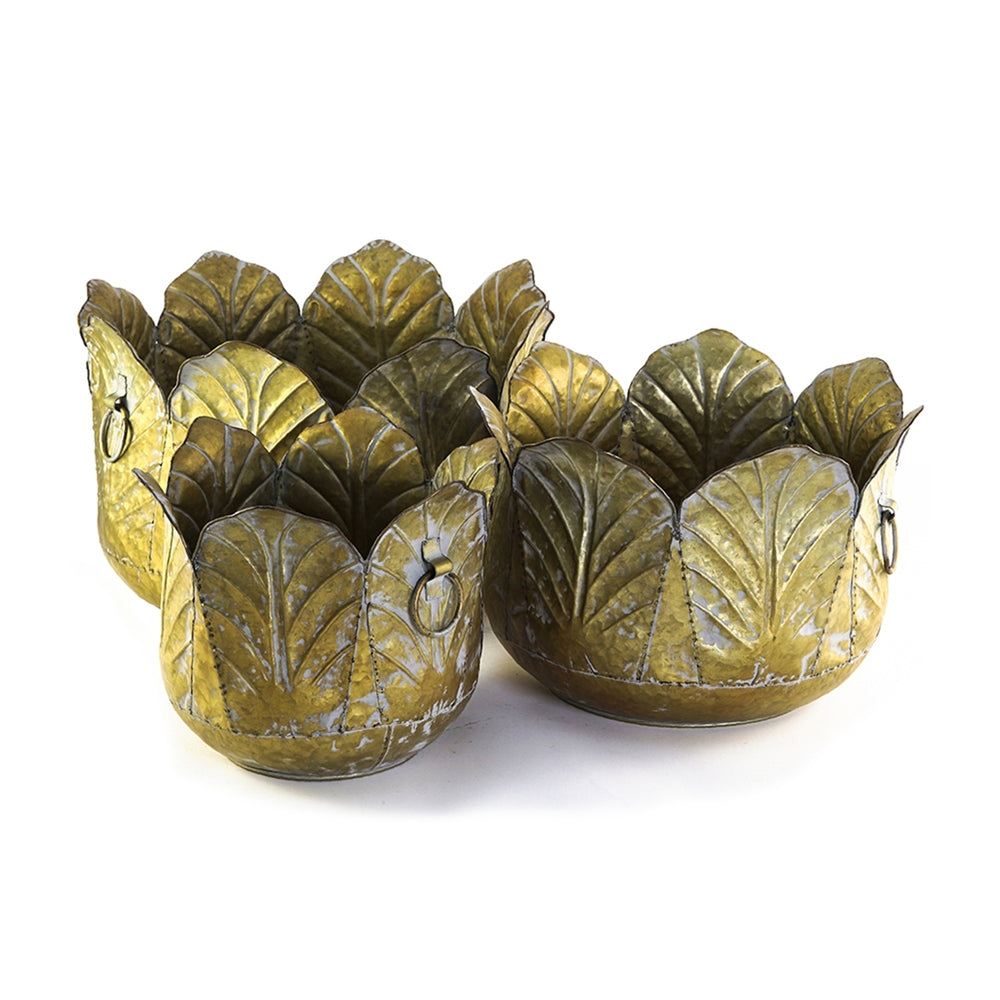 Set of 3 Metal Planter Distressed, L:17.7x17.7x11' M:15x15x10.2' S:11.5x11.5x10' Media 2
