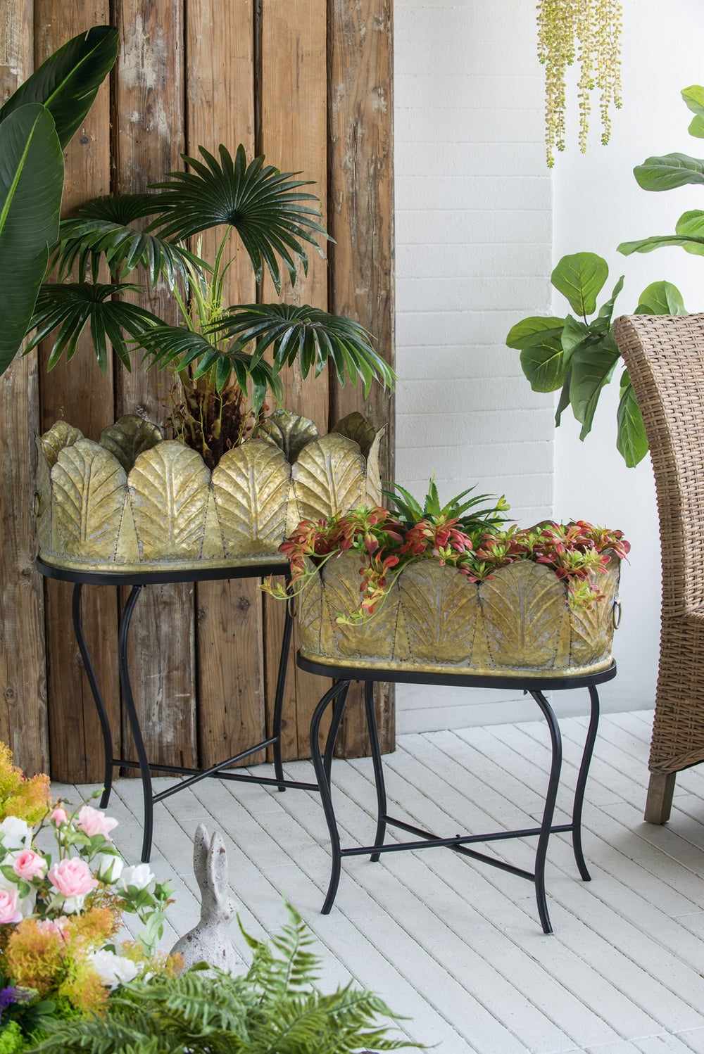 Set of 2 Metal Planter With Iron Legs Stand, L:27.2x19x32.3' S:23.5x16x26.5' Media 8