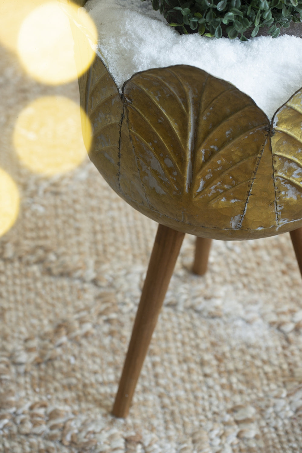 Set of 2 Metal Planter With Wood Legs Stand, L:D18.5x23.5' S:D15.7x20' Media 9