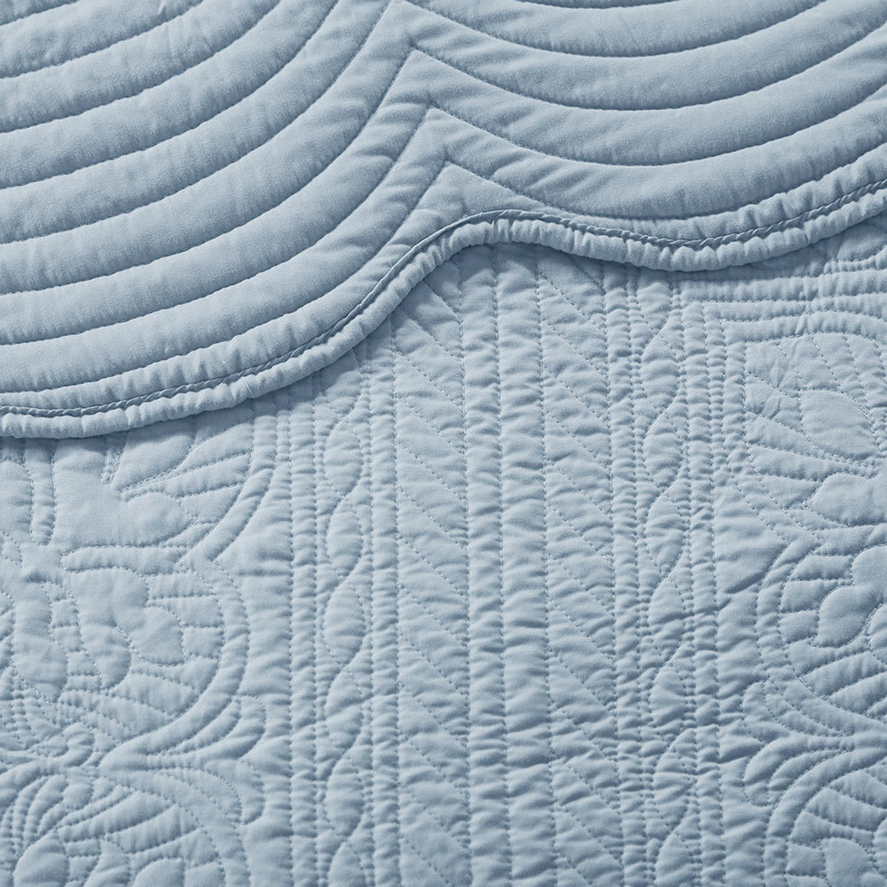 3 Piece Reversible Scalloped Edge Quilt Set Blue King/Cal King Media 9