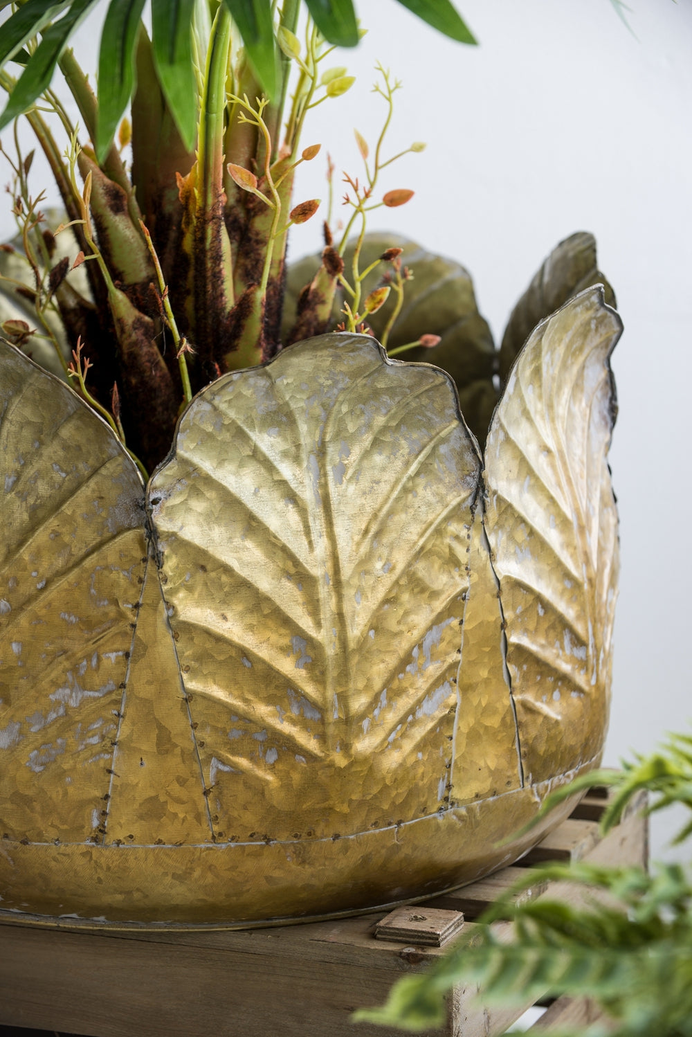 Set of 3 Metal Planter Distressed, L:17.7x17.7x11' M:15x15x10.2' S:11.5x11.5x10' Media 3