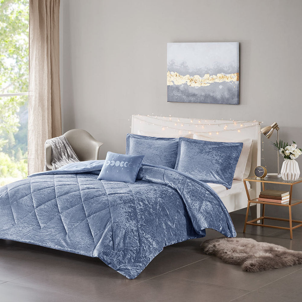 Full/Queen Velvet Comforter Set with Throw Pillow Media 1