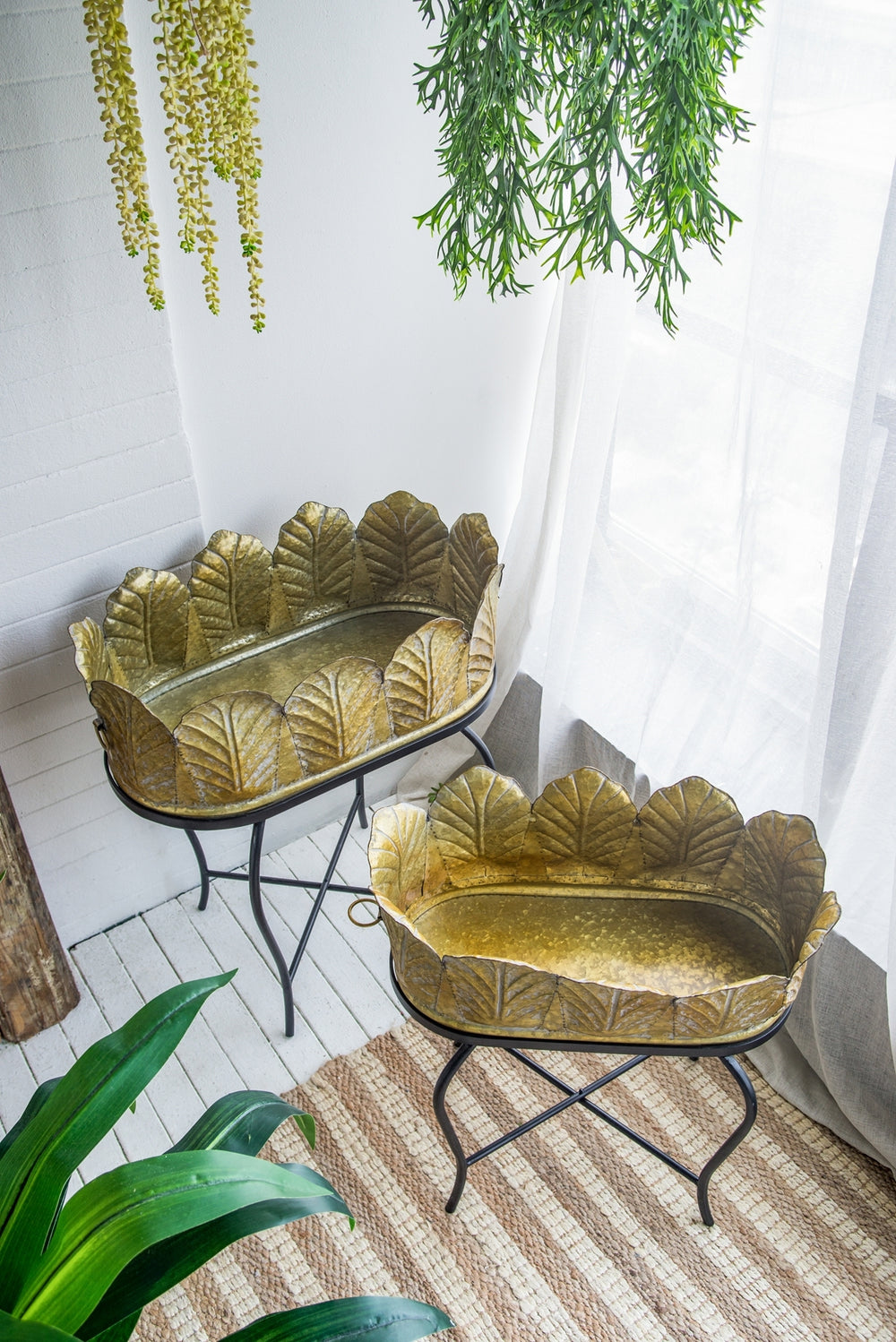 Set of 2 Metal Planter With Iron Legs Stand, L:27.2x19x32.3' S:23.5x16x26.5' Media 15
