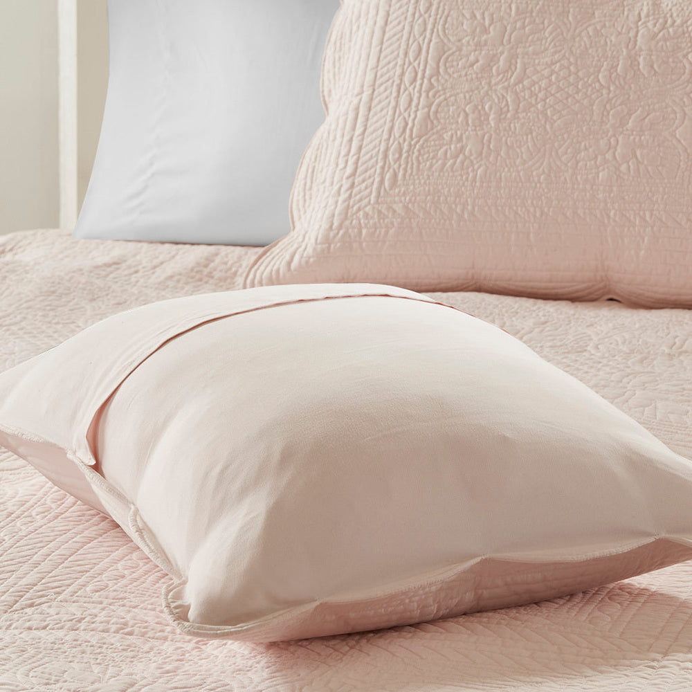 3 Piece Reversible Scalloped Edge Quilt Set Blush King/Cal King Media 4