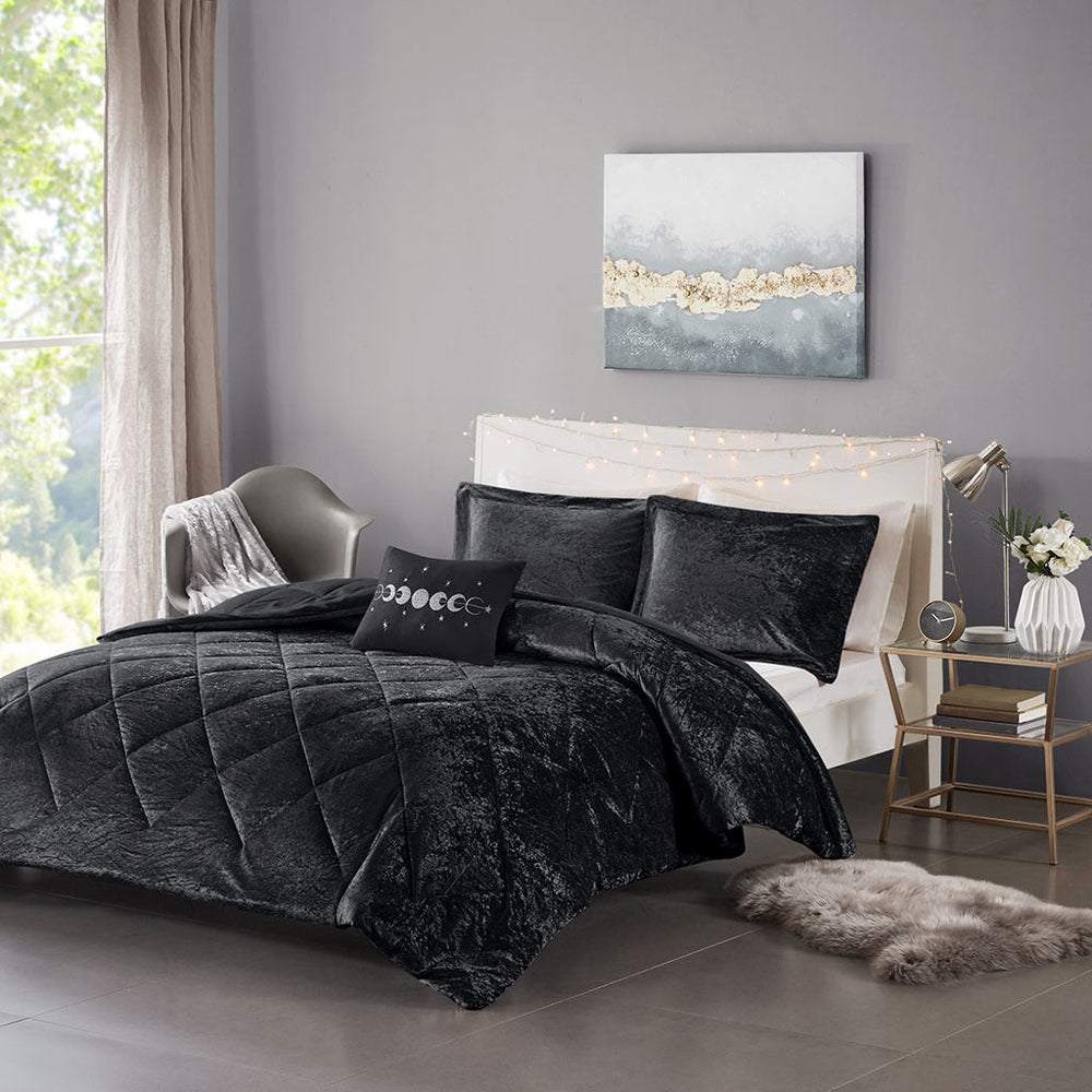 Full/Queen Velvet Comforter Set with Throw Pillow Media 1