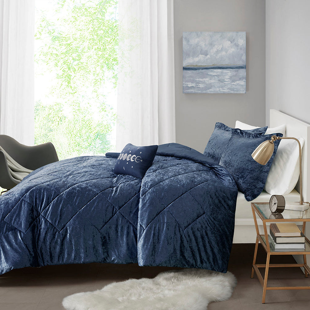 King/Cal King Velvet Comforter Set with Throw Pillow Media 4