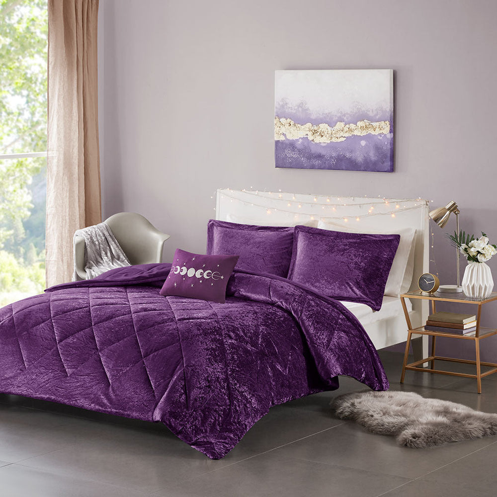 King/Cal King Velvet Comforter Set with Throw Pillow Media 1