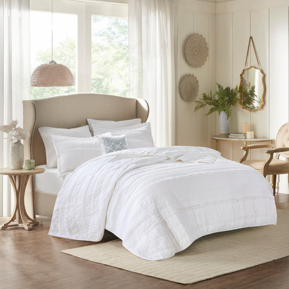 4 Piece   Reversible Ruffle Quilt Set with Throw Pillow White Full/Queen Media 1