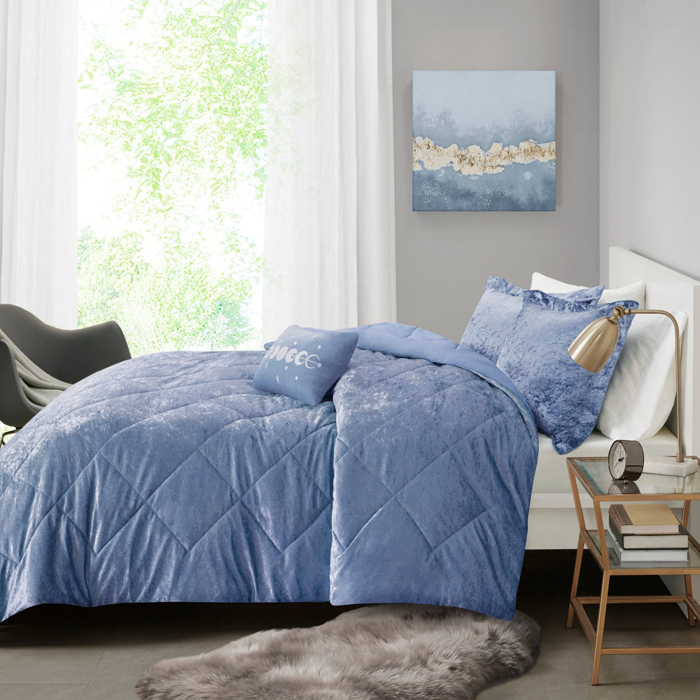 Twin/Twin XL Velvet Comforter Set with Throw Pillow Media 2