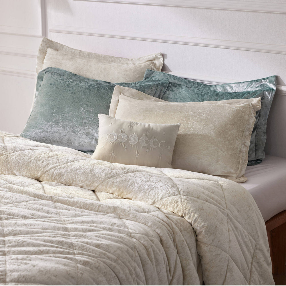 4 PCS King/Cal King Velvet Duvet Cover Set with Throw Pillow Champagne Media 9