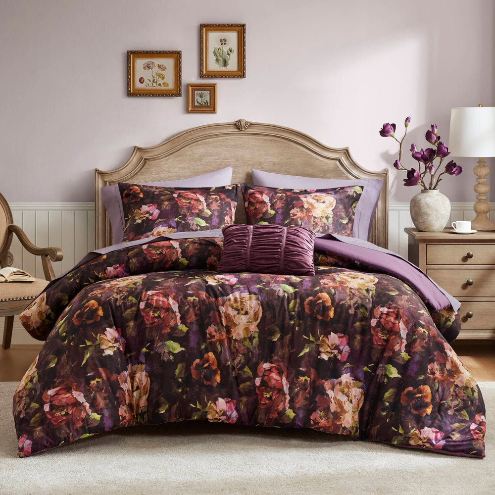 4-Piece King Velvet Comforter Set Media 18