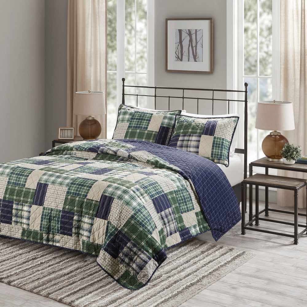 3 Piece Reversible Printed Quilt Set Green / Navy King/Cal King Media 1