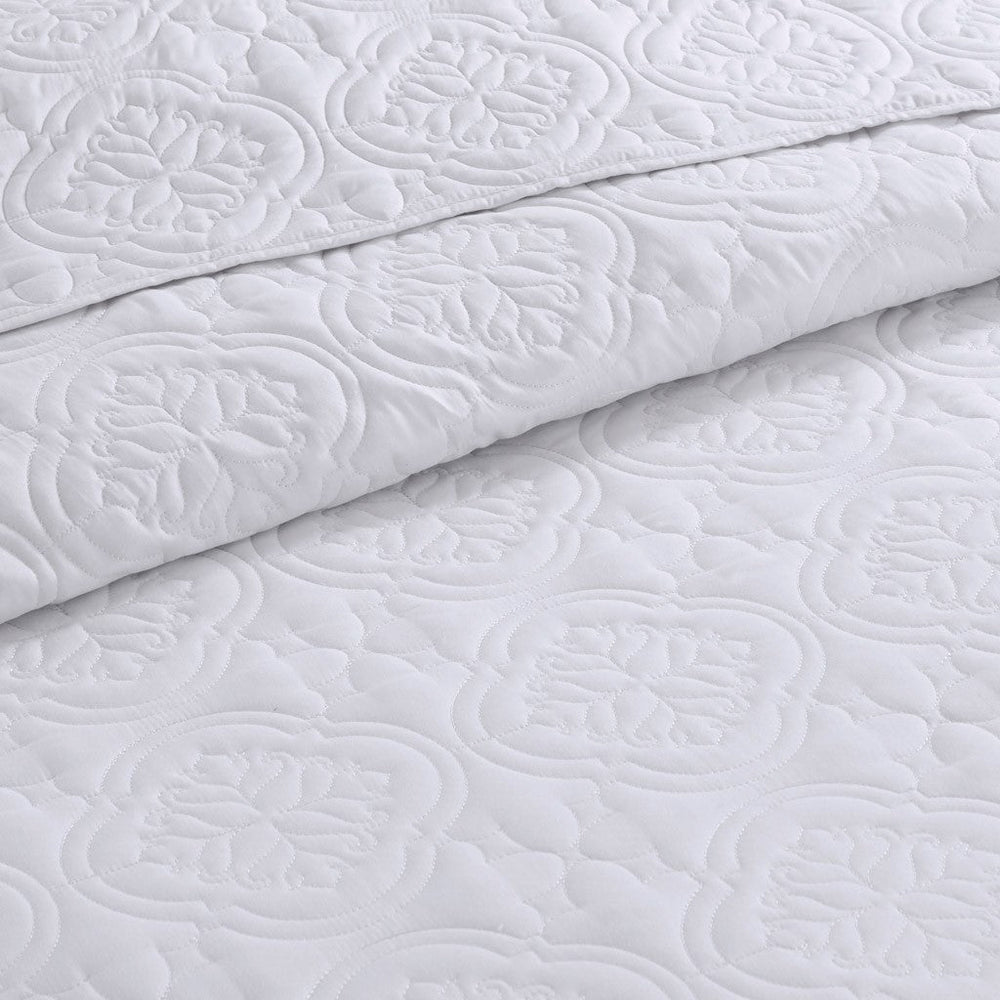 3 Piece Reversible Bedspread Set White King/Cal King Media 5