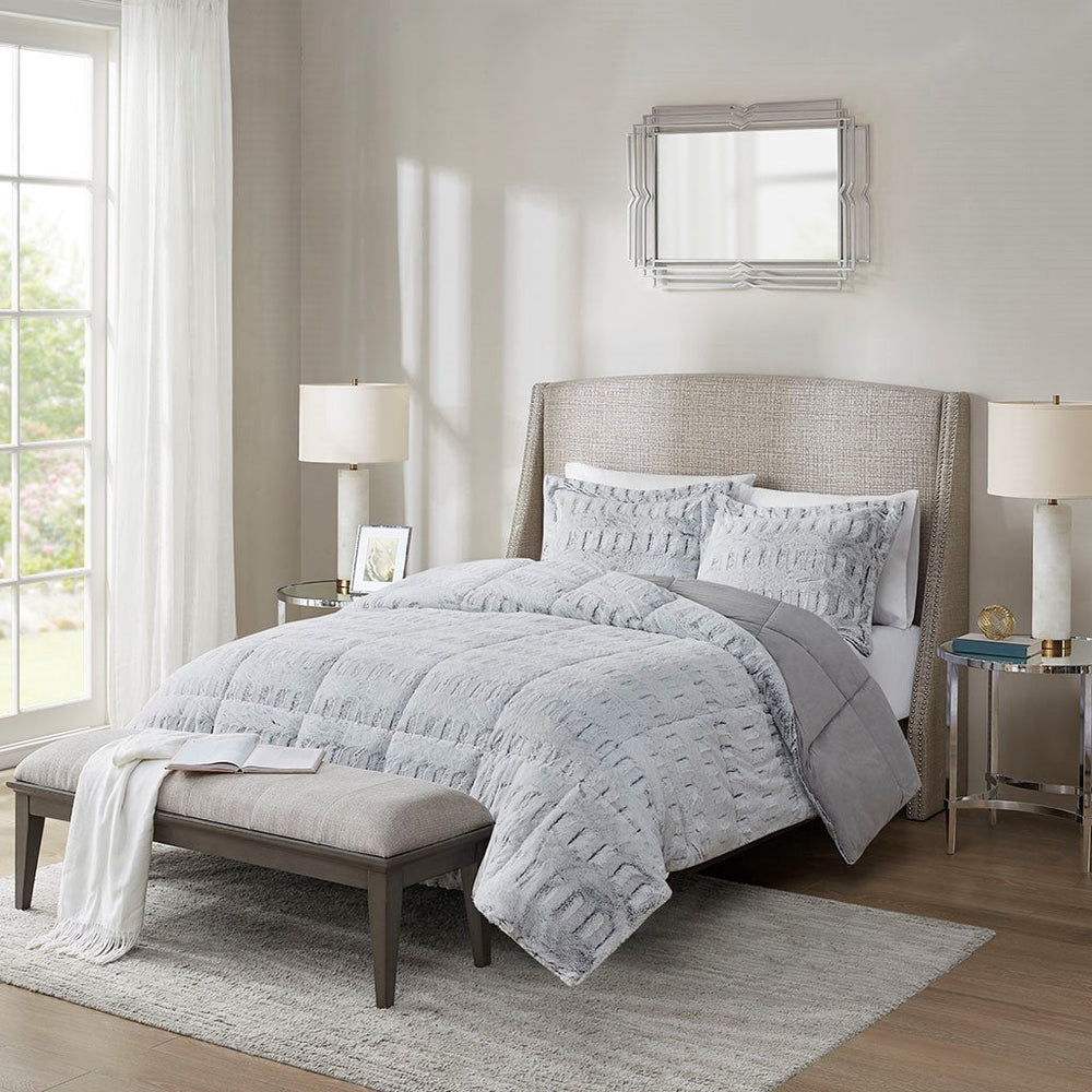 Full/Queen Back Print Long Fur Comforter Mini Set Media 1