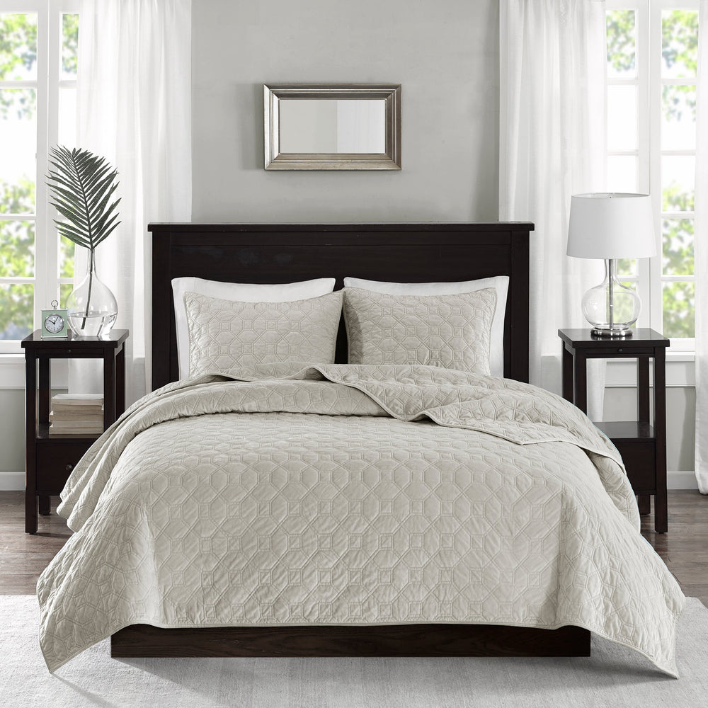 3 Piece Velvet Quilt Set Ivory King/Cal King Media 4