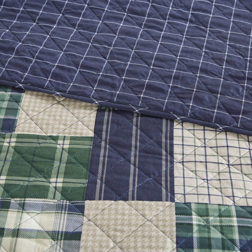 3 Piece Reversible Printed Quilt Set Green / Navy King/Cal King Media 4