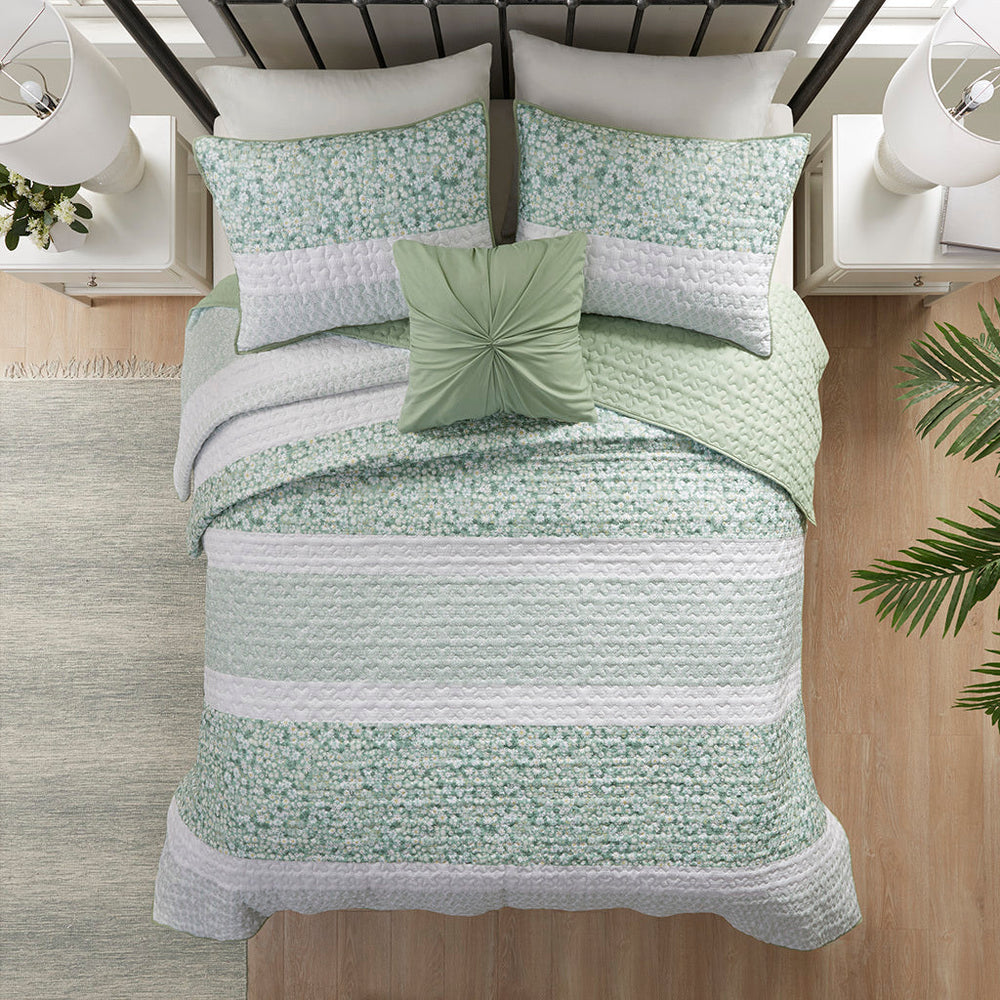 Full/Queen 4 Piece Seersucker Quilt Set with Throw Pillow Media 3