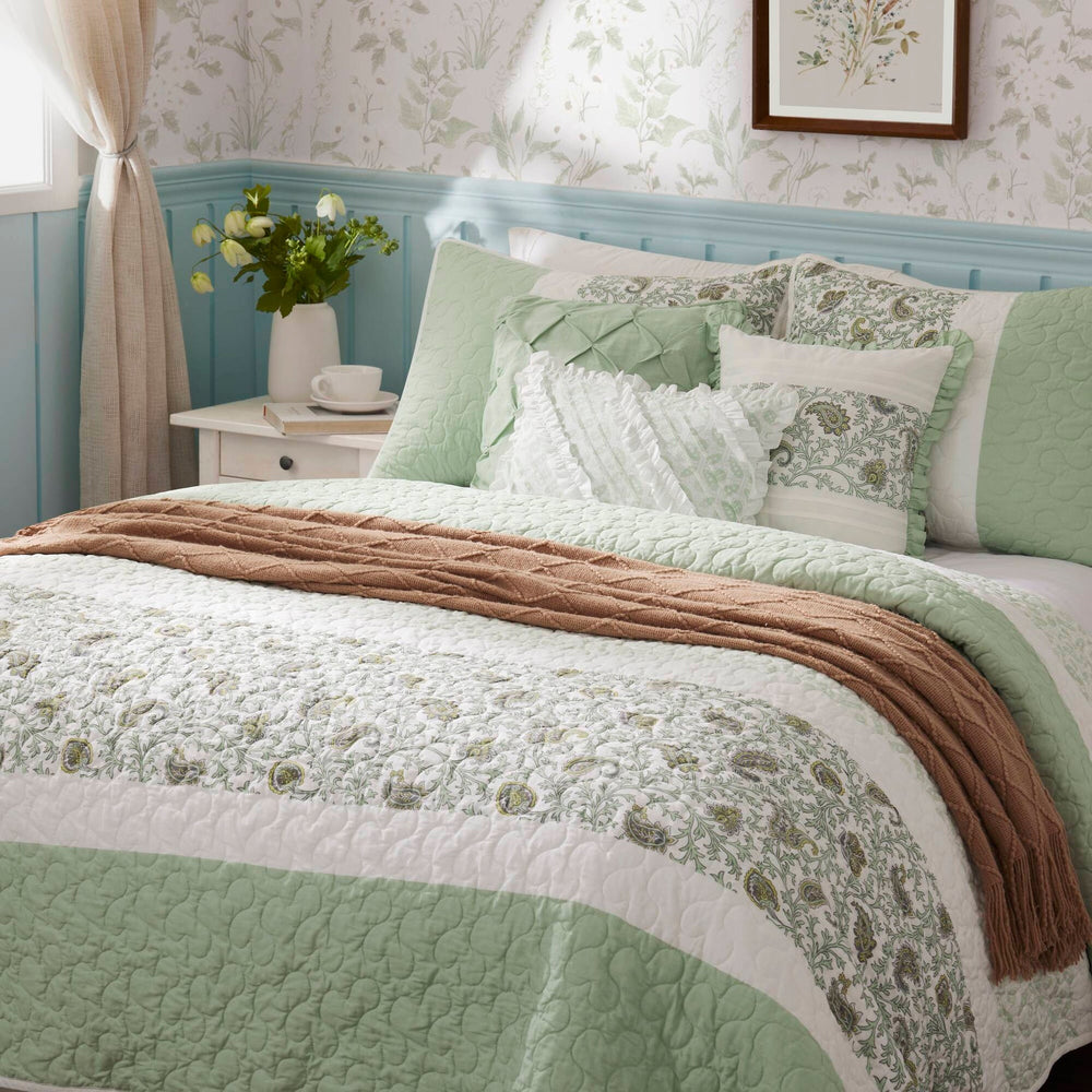 6 Piece Cotton Percale Quilt Set with Throw Pillows Full/Queen Media 11